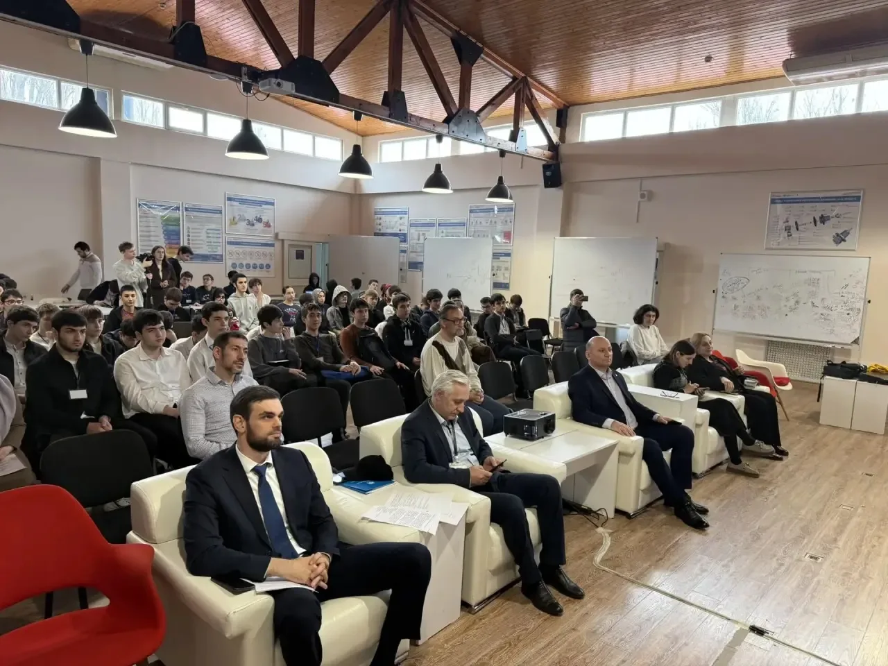 Цифровое будущее в руках молодых: в Дагестане стартовал хакатон VRARITHACK05